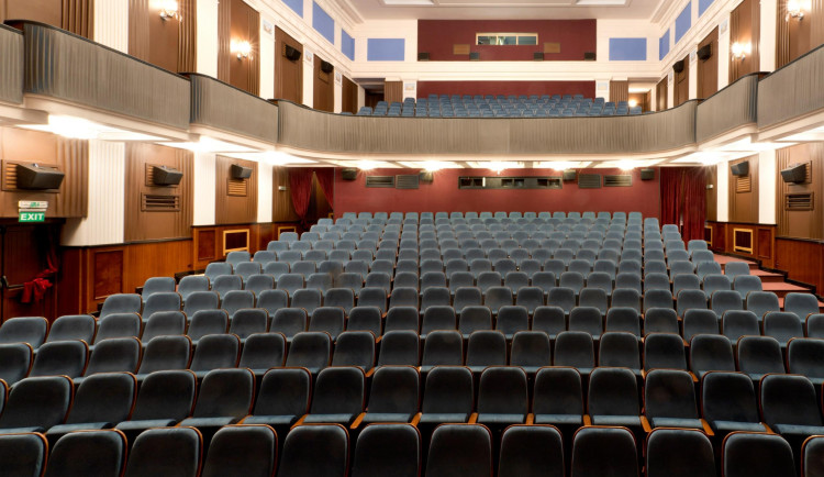 V Ostrově se otevřel zrekonstruovaný kulturní dům za 131 milionů korun.