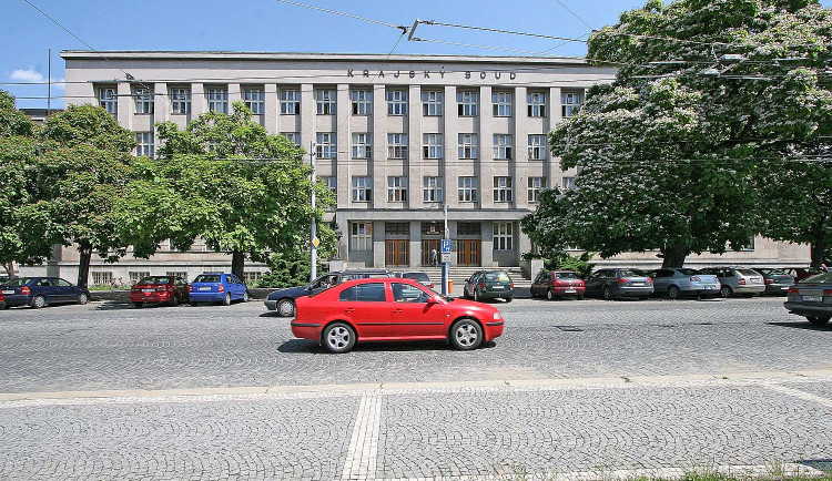 Obžalovaný z vraždy a zohavení prostitutky v Hradci Králové se doznal