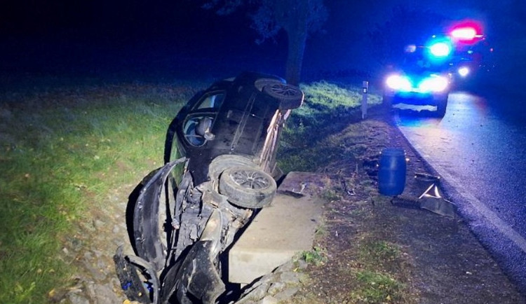 Řidič na Havlíčkobrodsku nevybral zatáčku a dostal smyk. Nadýchal 1,5 promile