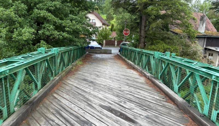 Proti plánu na stavbu šemnického mostu přes Ohři odpůrce opět podal námitky.