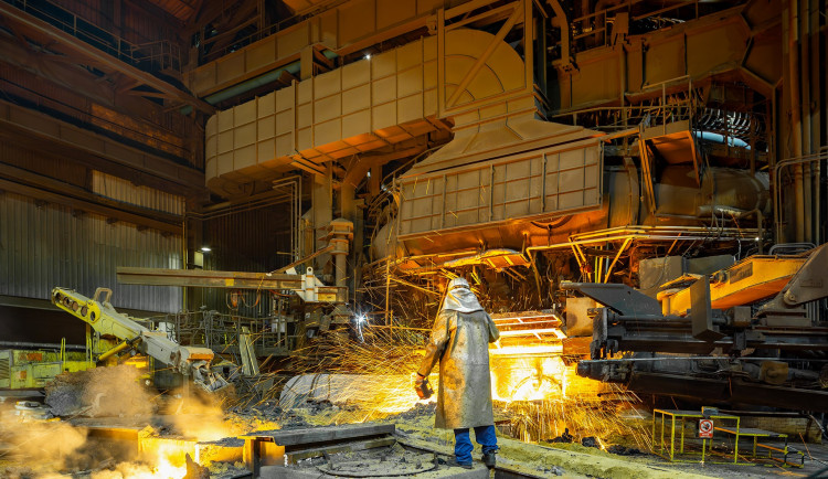 FOTO: Třinecké železárny spustily výrobu surového železa v opravené vysoké peci