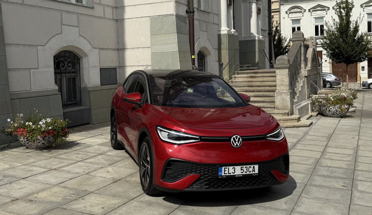 Šumperk nově nabízí půjčení elektroauta. Za stovku na hodinu