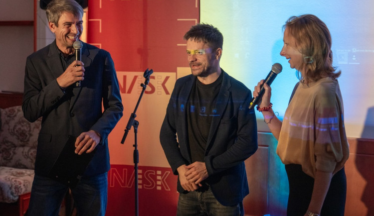 Kinaři ocenili v Novém Boru hvězdy českého filmu. Cenu si tam převzali Mádl či Pavelka