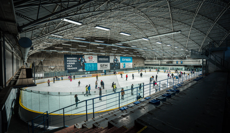 Jakmile napadnou 2 cm sněhu, Svijanská aréna musí zavřít