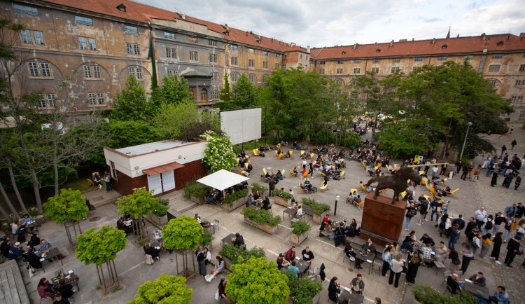 Kasárna Karlín mají dodatečné povolení, úřad zamítl námitky lidí z okolních domů