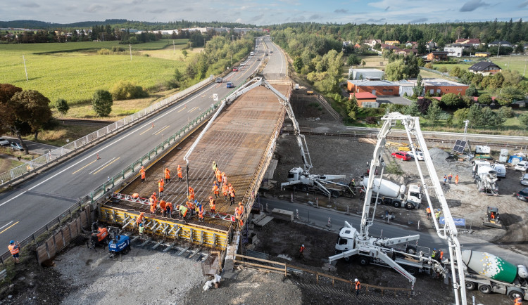 Výstavba úseku dálnice D35 mezi Úlibicemi a Hořicemi začne ještě letos