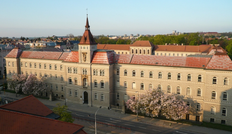 Soud potvrdil muži osm let za machinace s platy horníků, škoda je 296 milionů korun