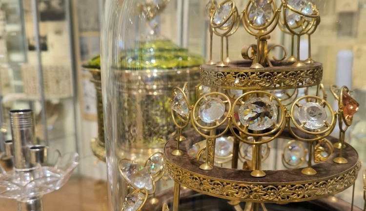 Jablonecké muzeum dává nahlédnout do prostředí ražeben a lisoven