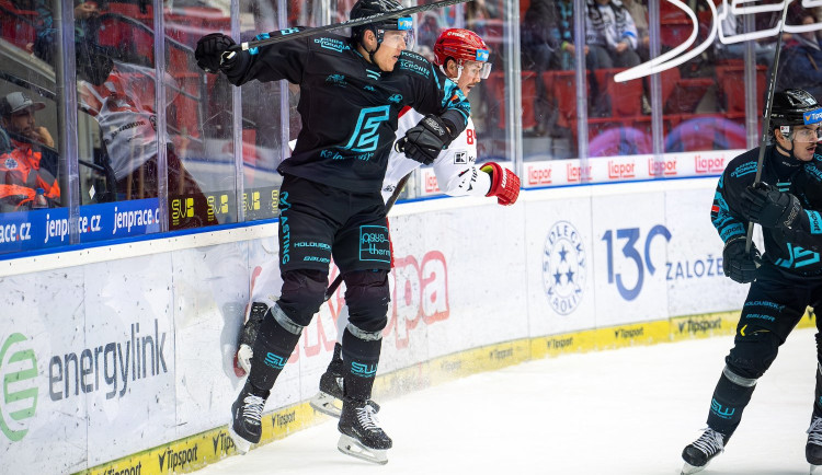 Hokejisté Třince vyhráli v Karlových Varech 3:1 a poosmé za sebou bodovali.
