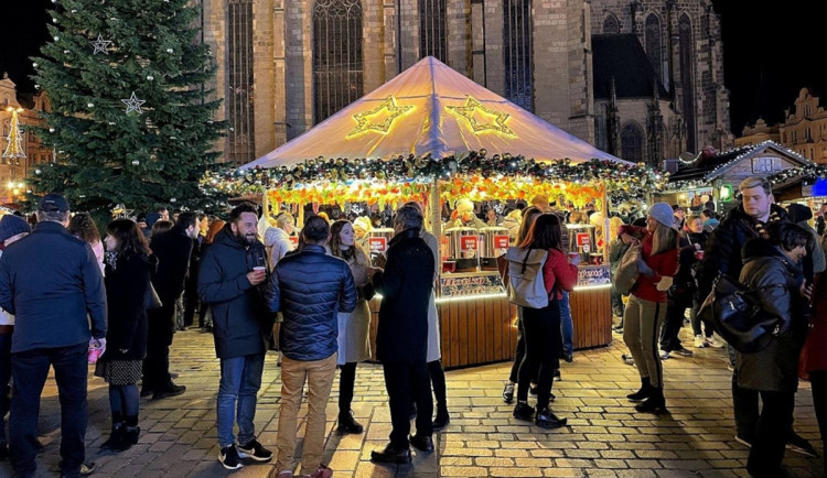 Peníze od zákazníků (ne)chceme. V Telči řeší placení na adventních trzích
