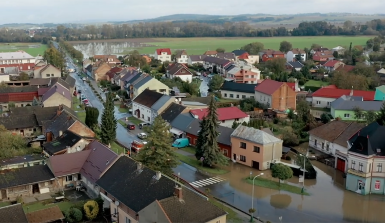 Podmínka a milionové odškodnění neplatí. Soud zrušil verdikt v kauze záplav v Brodku