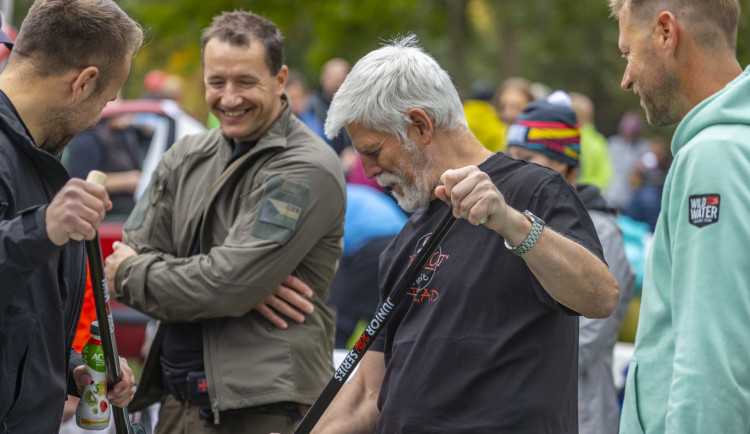 Prezident Petr Pavel se znovu zúčastnil vodáckého maratonu