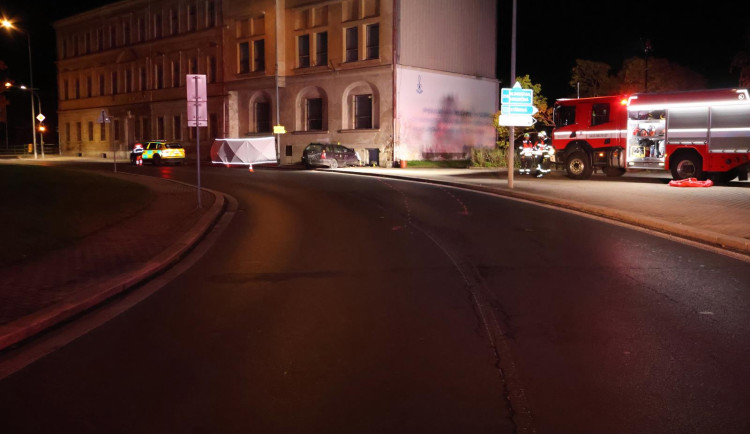 V neděli v noci zemřel při nehodě v Kraslicích sedmadvacetiletý spolujezdec