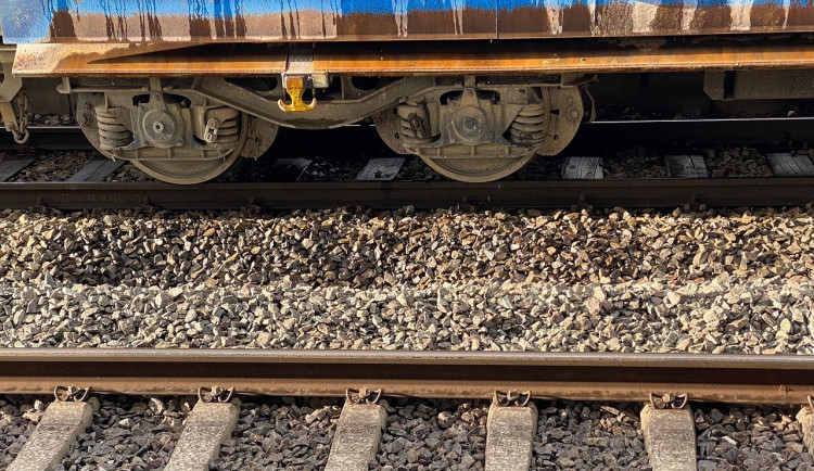 Na hranici Karlovarského kraji ujel železniční vagon, zastavili ho až v Plané