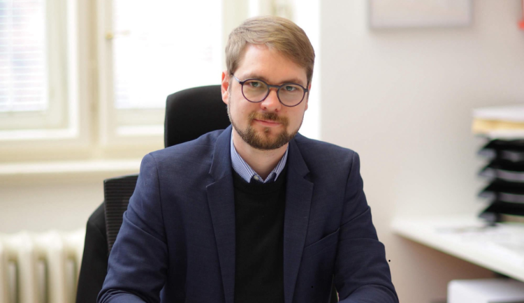 Havla podpořily na předsedu TOP 09 Hradec a Brno. Další kraje budou jednat