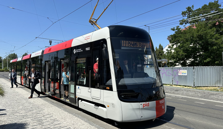 Nové tramvaje pro Prahu prošly technickými zkouškami, v provozu se objeví za tři týdny