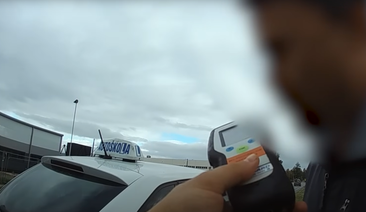 Žák autoškoly na Brněnsku si před zkouškou dal pervitin, řidičák nedostane