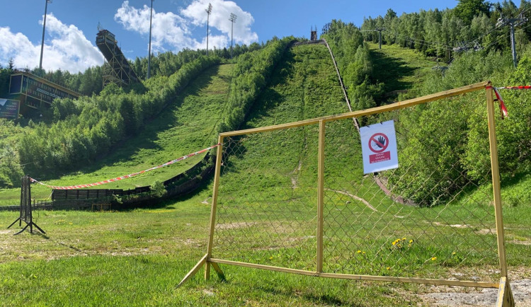 Fungování sportovního centra v Harrachově ohrožuje spor města se Svazem lyžařů