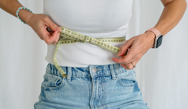 Tasemnice, korzety a kalorické tabulky, taková je historie posedlosti štíhlostí