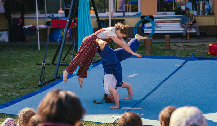 Cirkusová škola v Brně vede děti a mládež zábavnou formou k pohybu