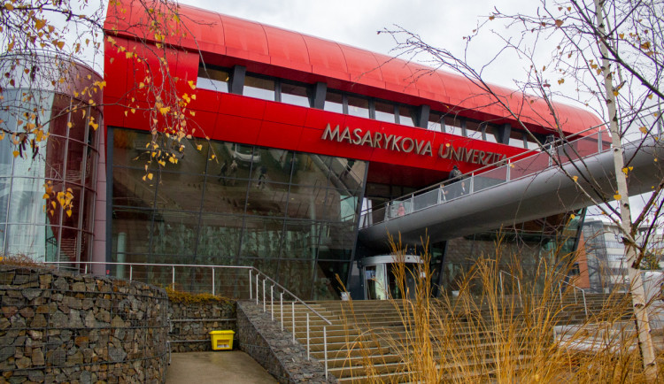 MUNI hrozí právními kroky vůči rektorce UK. Jde o výroky k projektu za miliardy