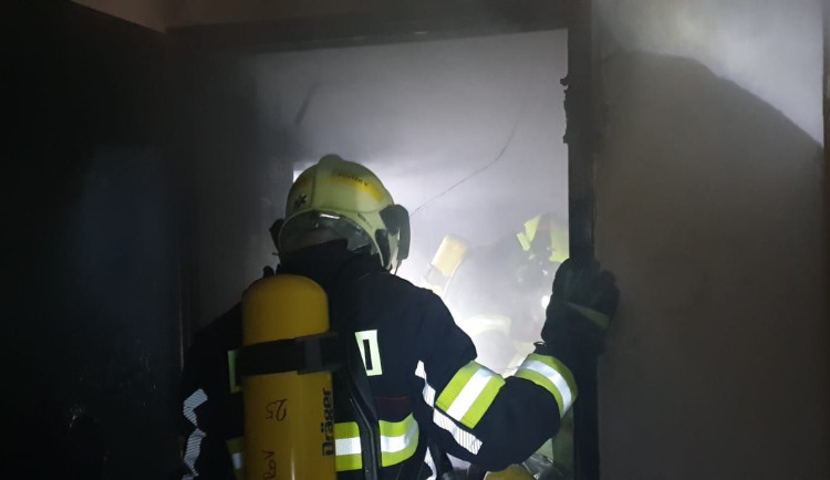 Torzo lidského těla našli hasiči při hašení požáru bývalého pivovaru