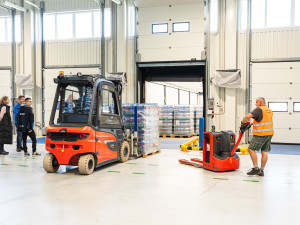 Nová skladovací hala za 200 milionů umožní distribuci minerálky přímo k zákazníkům