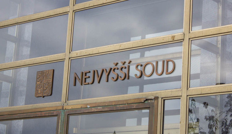 Nejvyšší soud odmítl dovolání seniora, nechtěl přijít o zabavené disky s dětským p*rnem