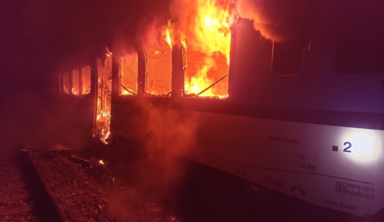 Na Vyškovsku ráno hořel vagon vlaku, na trati se tři hodiny nejezdilo