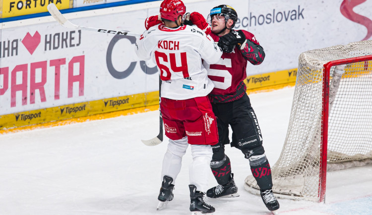 Sparta prohrála doma s Třincem 1:4. Oceláři popáté za sebou naplno bodovali