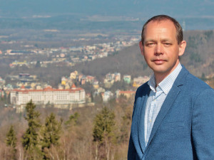 Ministr Kulhánek podal stížnost kvůli nižšímu počtu poslanců za Karlovarský kraj