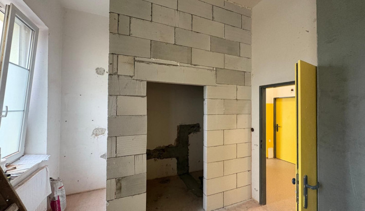 Většina pokojů v horažďovické nemocnici má vlastní toalety, modernizace pokračuje