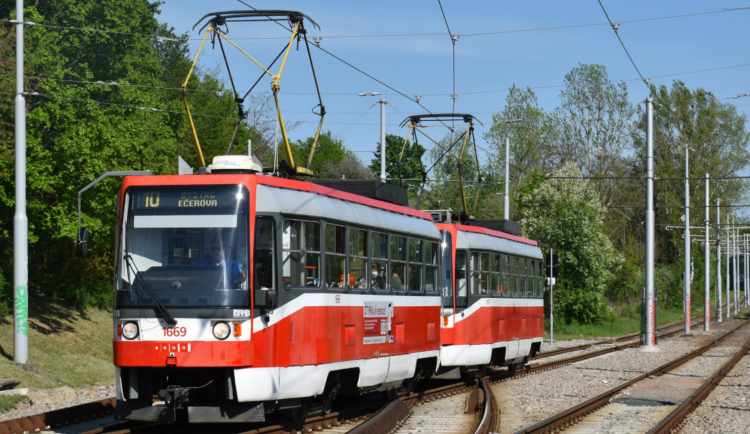 Z brněnských kolejí definitivně zmizely unikátní tramvaje T3RF z devadesátek