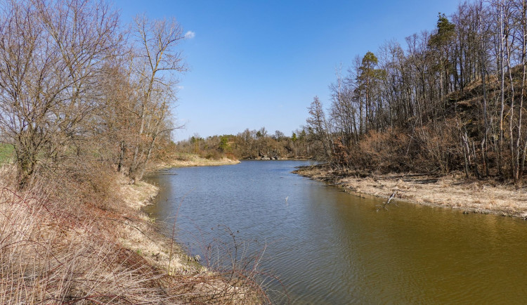 V nádrži Markovka našli policisté mužské tělo i vozík. Totožnost muže stále zkoumají