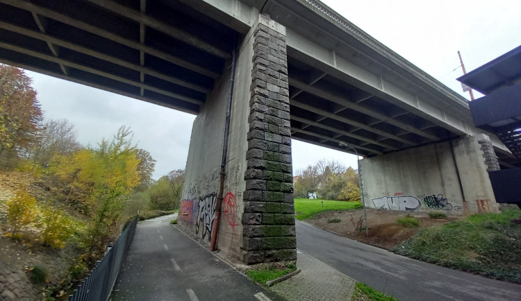 FOTO: Znojemský most dělníci v roce 2027 zbourají a postaví znova. Začnou už za rok