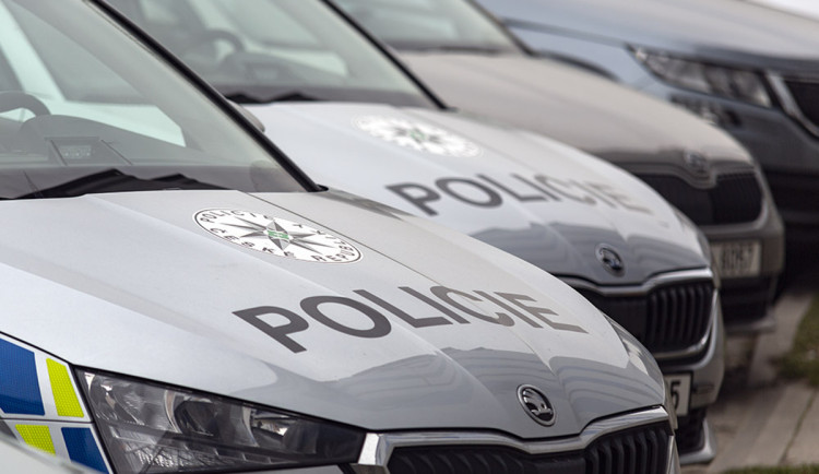 Mladík v Hranicích nožem na dort zabil rodinného tyrana. Do vazby hoch nemusí