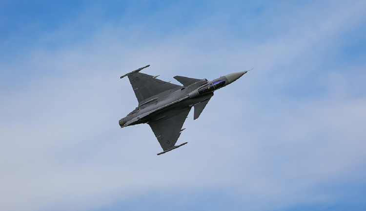 Gripeny na silnicích a tři jednání: Ukrajina kreslí nové nebe