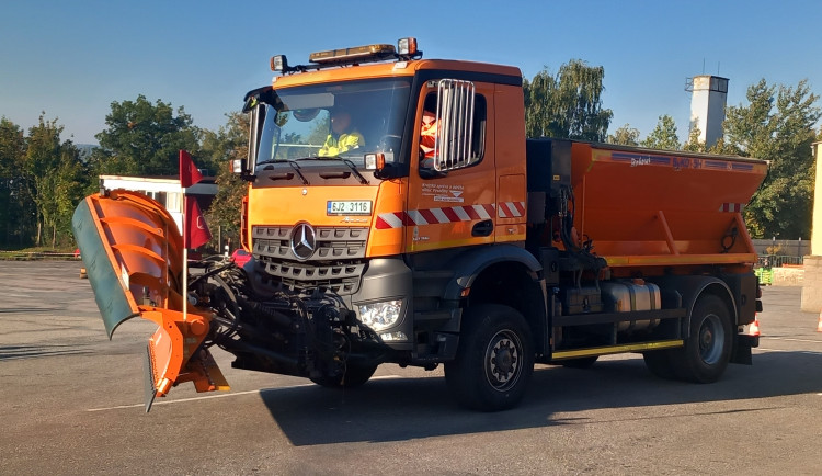 Některé opravy silnic se protáhnou do prosince, cestáři jsou ale na zimu připravení