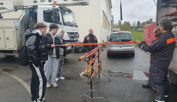 Sedmnáct studentů z pěti škol úspěšně složilo Distribuční maturitu v Plzni