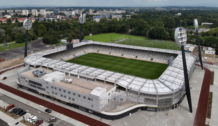 Zastupitelé budou hlasovat o prodej fotbalového klubu. Hradecká opozice je zásadně proti