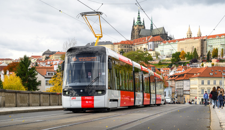 Do běžného provozu vyjede sedm nových tramvají Škoda 52-7, nasadí je na linku 12