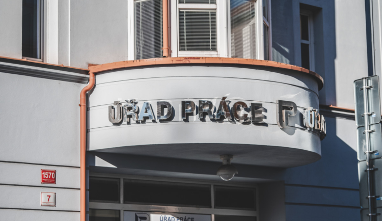 O superdávku za měsíc v Moravskoslezském kraji požádalo přes 20 tisíc lidí