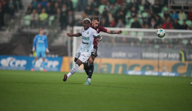 Fotbalisté Sparty prohráli v Karviné a zůstávají tak v tabulce za Slavií