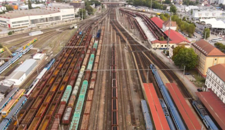 Modernizaci hradeckého nádraží provede sdružení firem za téměř deset miliard