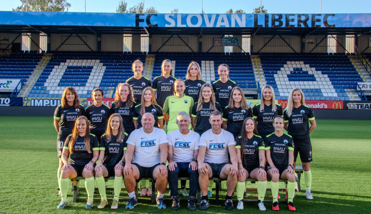 Šlo o vteřiny. Legenda Slovanu zachránila život řidiči teplických fotbalistek