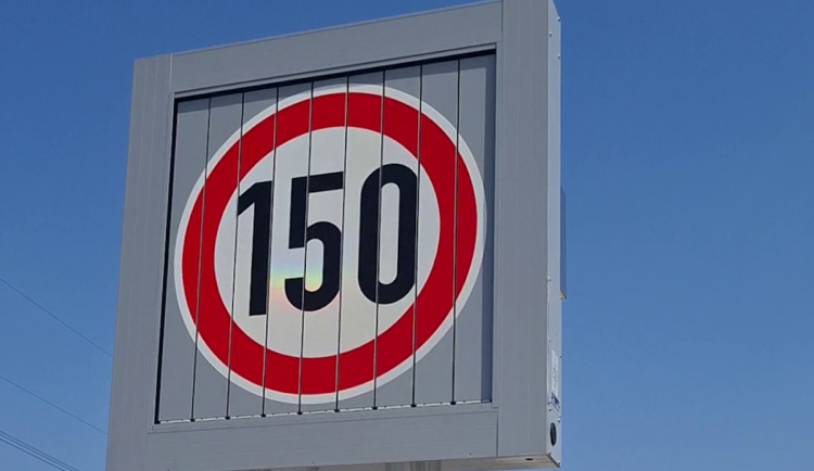 Za měsíc, kdy se smí na D3 jezdit rychlostí až 150 km/h, se nestala vážná nehoda