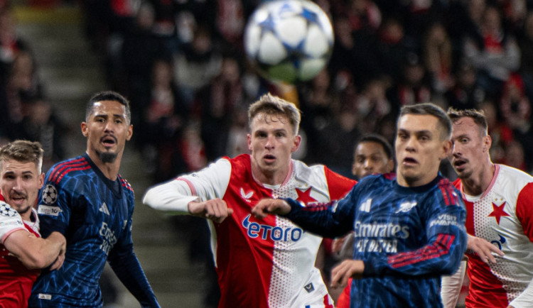 Co odkryla lekce od Arsenalu? Trpišovského sázku na riziko, stupidní agresivitu i nezvládnutý balanc na ofsajdové hraně