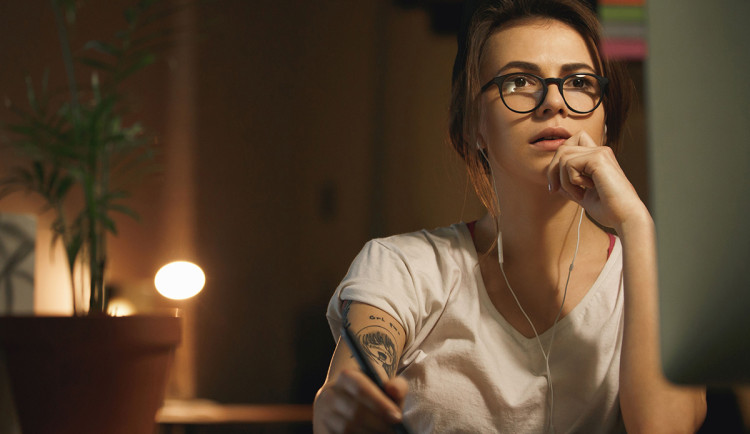 Když se dny zkracují, oči pracují víc - jak jim ulevit?