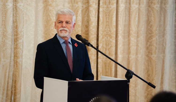 Prezident Pavel ve Varech připomněl, že kraj stále nemá veřejnou vysokou školu.