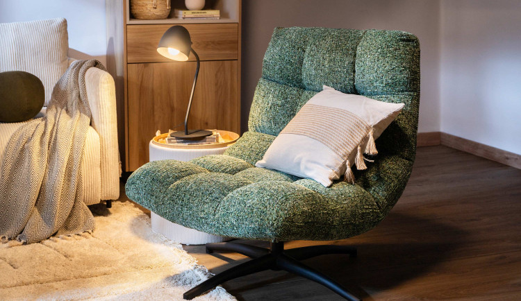 Křeslo, deka a kniha – recept na dokonalou podzimní relaxaci